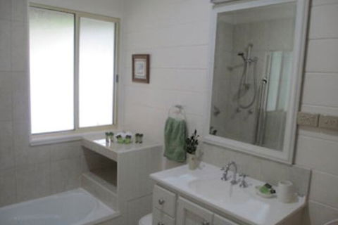 All About Me B & B - Accommodation Gladstone 1