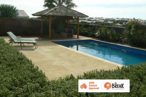 La Mer Home With A Pool - Accommodation Gladstone 4