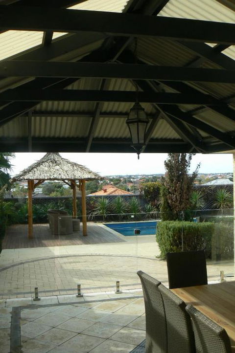 La Mer Home With A Pool - Accommodation Gladstone 2