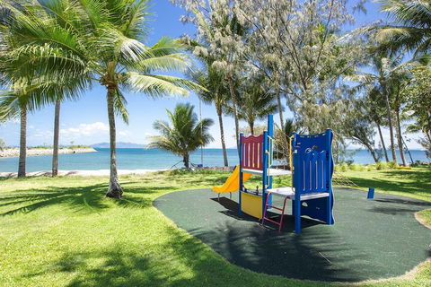 Magnetic Docks Townhouse 9 - Accommodation Gladstone 1