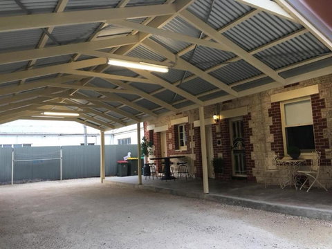 Two Cow Cottage Bed & Breakfast - Accommodation Gladstone 6