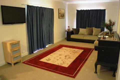 Lake Tyrrell Accommodation - Accommodation Gladstone 3