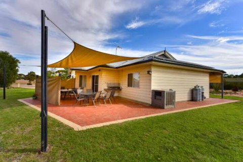 Lake Tyrrell Accommodation - Accommodation Gladstone 2