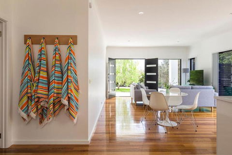 Pearl Hawley Beach - Accommodation Gladstone 2