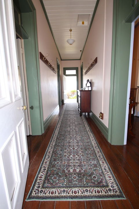 Lavender Vale Cottages - Accommodation Gladstone 4