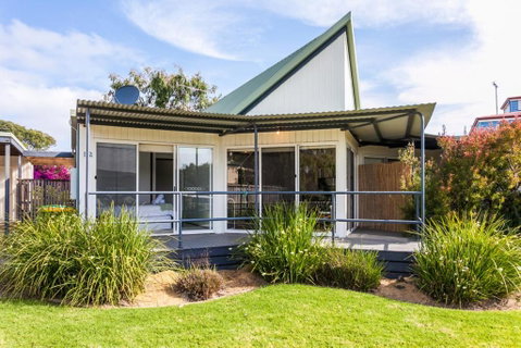 A River Bed Cottage - Accommodation Gladstone 3