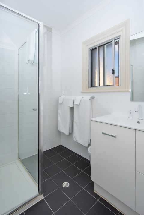 The Mile End Hotel - Accommodation Gladstone 4