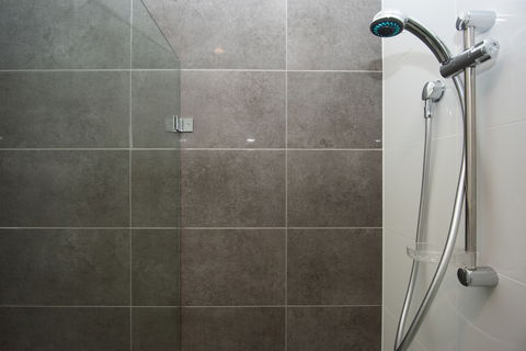 The Mile End Hotel - Accommodation Gladstone 2