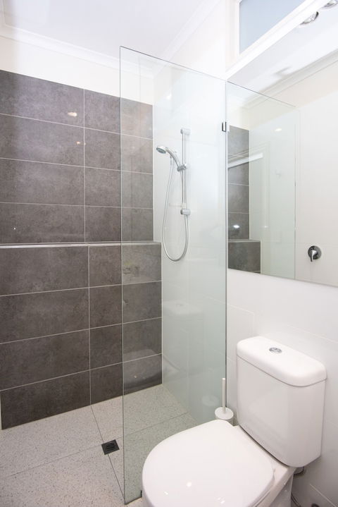 The Mile End Hotel - Accommodation Gladstone 0
