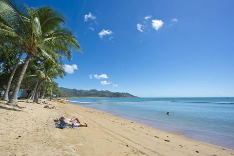 Maggies Beachfront Apt. 13 - Accommodation Gladstone 1