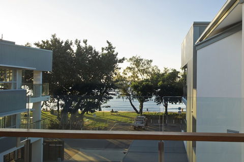 Maggies Beachfront Apt. 13 - Accommodation Gladstone 0