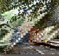 The Little Bush Hut - Accommodation Gladstone