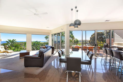 Lavina Luxury Beach House - Accommodation Gladstone 7