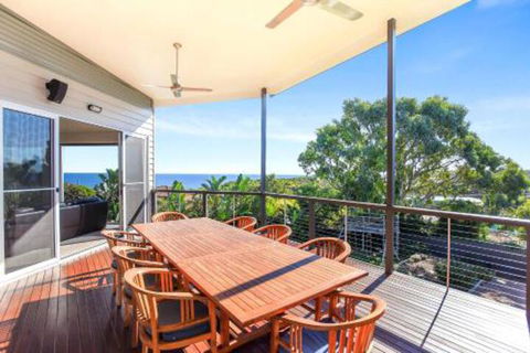 Lavina Luxury Beach House - Accommodation Gladstone 0