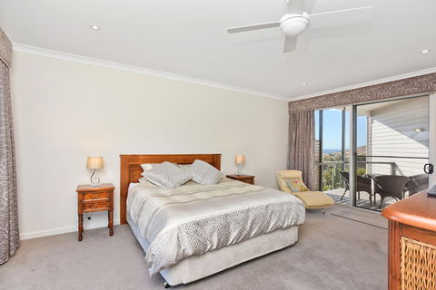 Lavina Luxury Beach House - Accommodation Gladstone 5