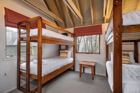 Absinthe - Accommodation Gladstone 1