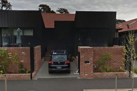 Class, Style And Location In Carlton - Accommodation Gladstone 2