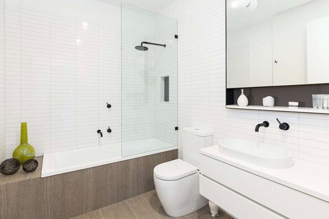 Class, Style And Location In Carlton - Accommodation Gladstone 4
