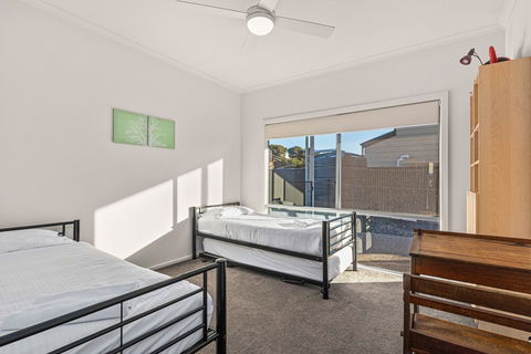 Oceans Eight - Accommodation Gladstone 3