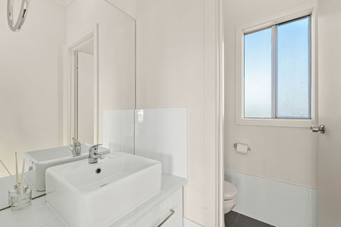 Oceans Eight - Accommodation Gladstone 4
