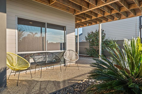 Oceans Eight - Accommodation Gladstone 0