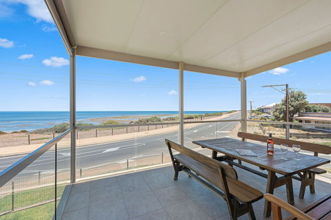 Pearl By The Sea - Accommodation Gladstone 0