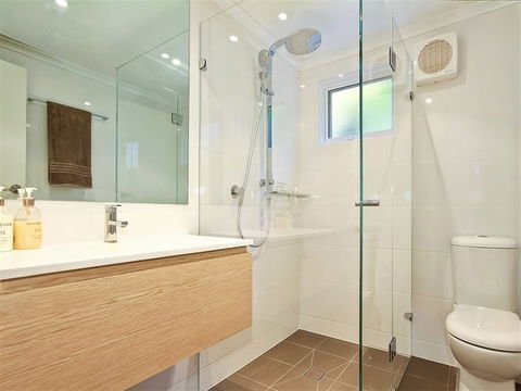 Tennis Elbow - Accommodation Gladstone 1