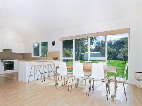 Tennis Elbow - Accommodation Gladstone 3