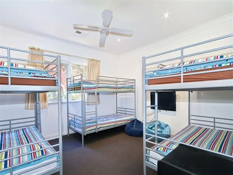 Tennis Elbow - Accommodation Gladstone 4