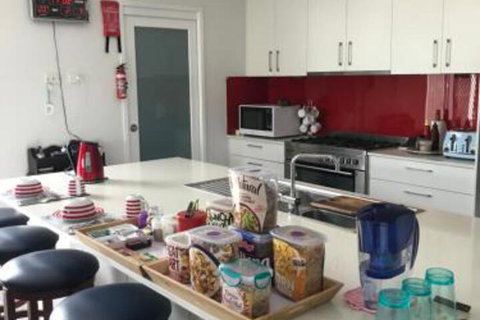 M & Ts Waterfront Bed & Breakfast - Accommodation Gladstone 3