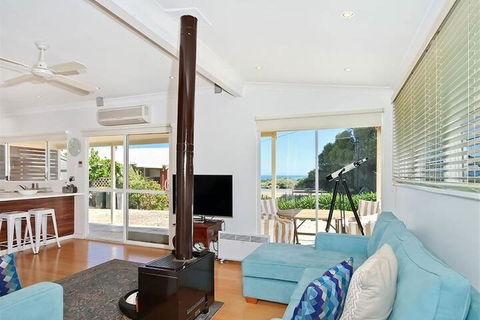 Boat House - Accommodation Gladstone 2