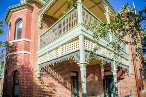 Grenfell Hall B & B - Accommodation Gladstone 0
