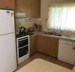 Lakeside Chalet  Studio - Accommodation Gladstone