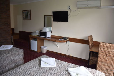 Valley Views Motel & Chalets - Accommodation Gladstone 4