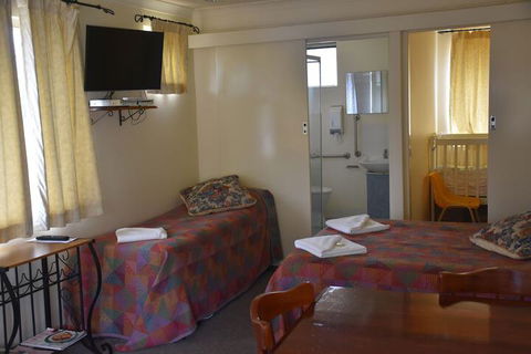 Valley Views Motel & Chalets - Accommodation Gladstone 1