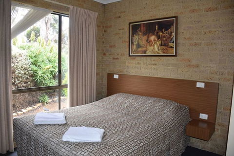 Valley Views Motel & Chalets - Accommodation Gladstone 3