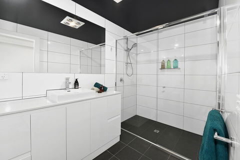 Close To Airport City & Shops - Accommodation Gladstone 5