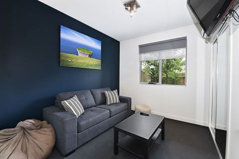 Close To Airport City & Shops - Accommodation Gladstone 7