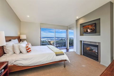 HEARNS BEACHSIDE VILLA 8 - Accommodation Gladstone 0