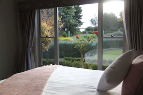BEL MIREN ESSINGTON - Accommodation Gladstone 0