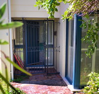 Cottesloe Artists Beach Retreat - Accommodation Gladstone