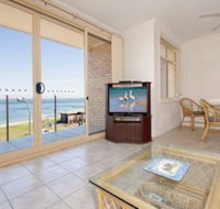 2 Bedroom Apartment Little Hut Unit 3 20 Kurrawa Close - Accommodation Gladstone