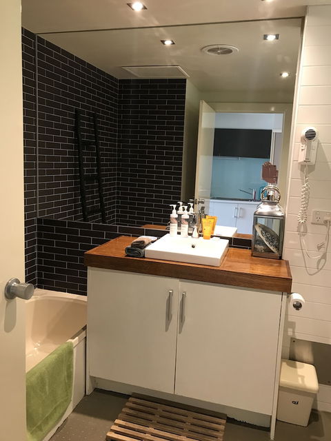 Lorne World - Accommodation Gladstone 1