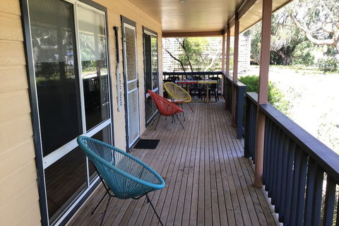 90 Mile Beach House & Villas - Accommodation Gladstone 2