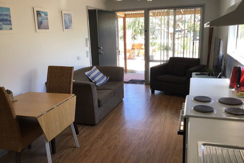 90 Mile Beach House & Villas - Accommodation Gladstone 4
