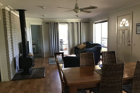 90 Mile Beach House & Villas - Accommodation Gladstone 5
