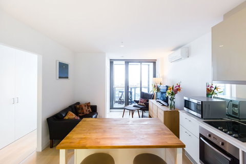 EVA, 1BDR Melbourne Apartment - Accommodation Gladstone 3