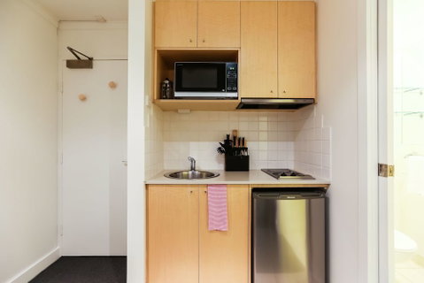 WILLOW, Carlton Studio Apartment - Accommodation Gladstone 3