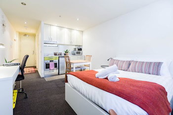 EMILY, Carlton Studio Apartment - Accommodation Gladstone 1