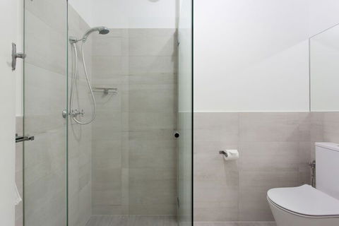 Shenton Park Hensman Road - Accommodation Gladstone 3